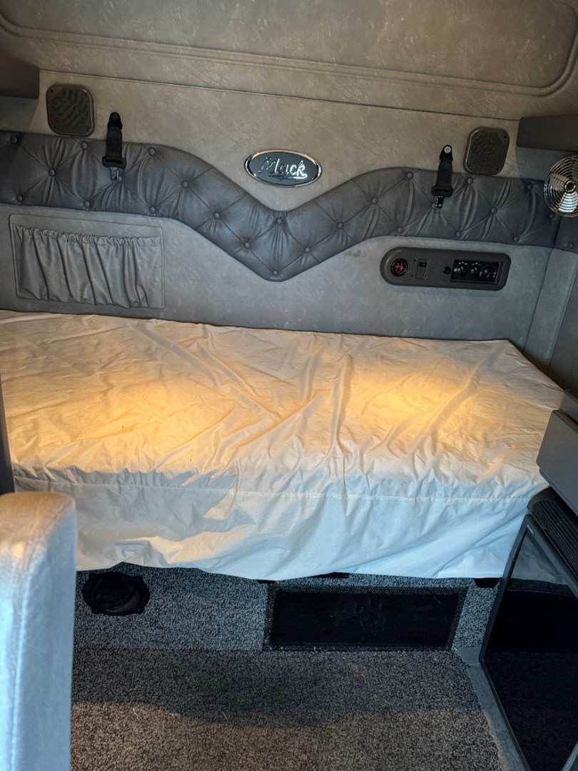 2017 MACK CXU613 - USED TRUCKS SLEEPER - image 18